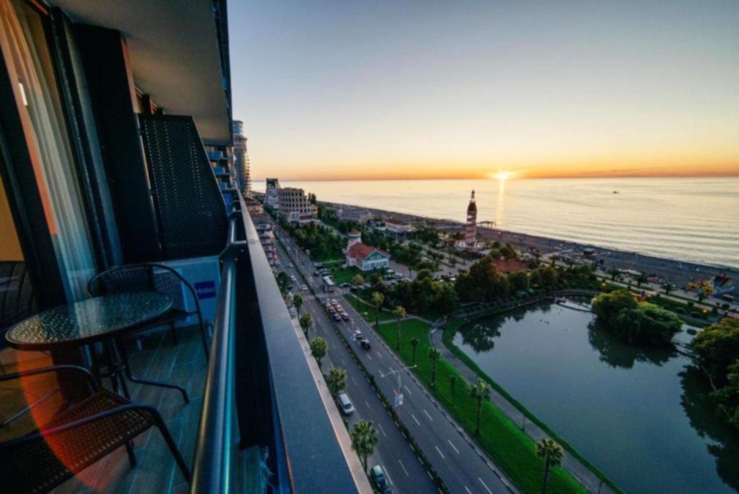 Panorama Black Sea View & Aparthotel Batumi Exterior photo